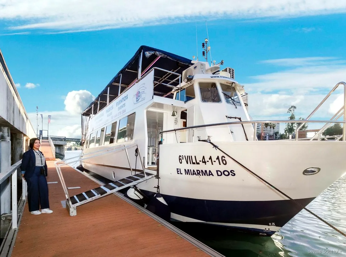 Croisière dîner sur le Guadalquivir, bateau restaurant El Miarma Dos sur le fleuve à Séville